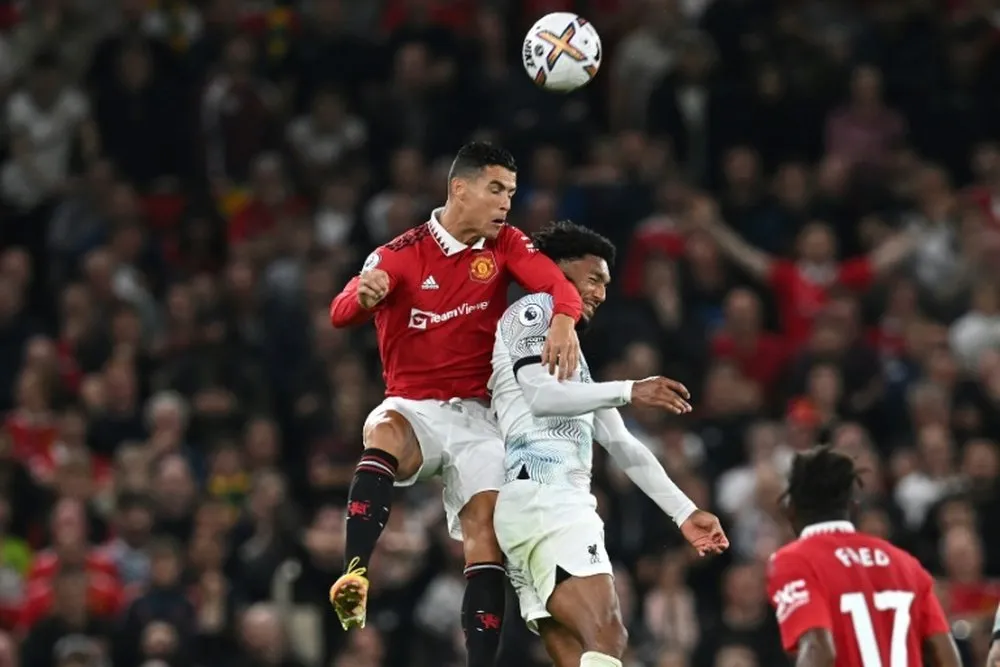 Trận đấu Manchester United vs Liverpool đêm qua cả Cristiano Ronaldo và Harry Maguire đều ngồi dự bị